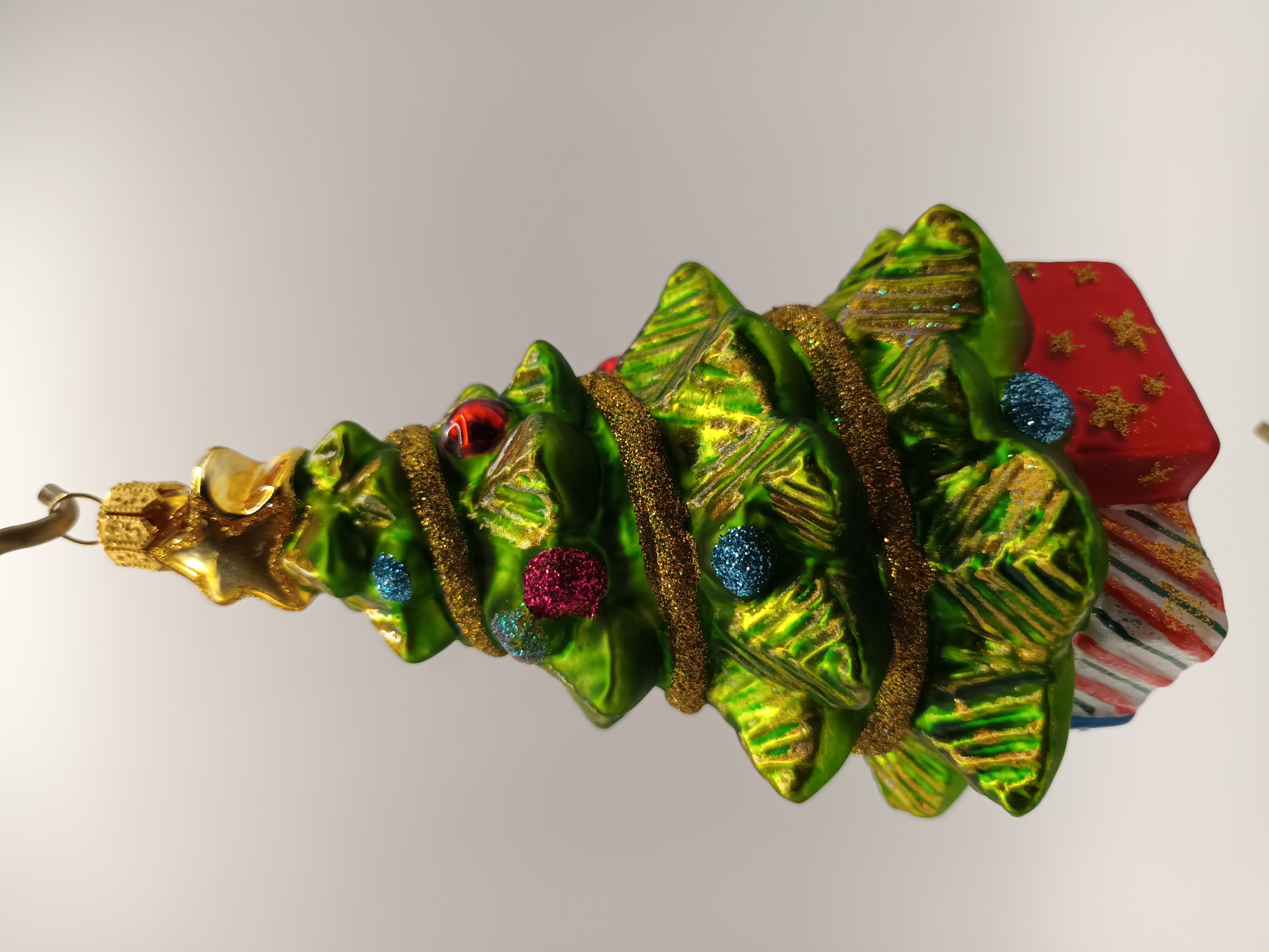 Choinka z prezentami